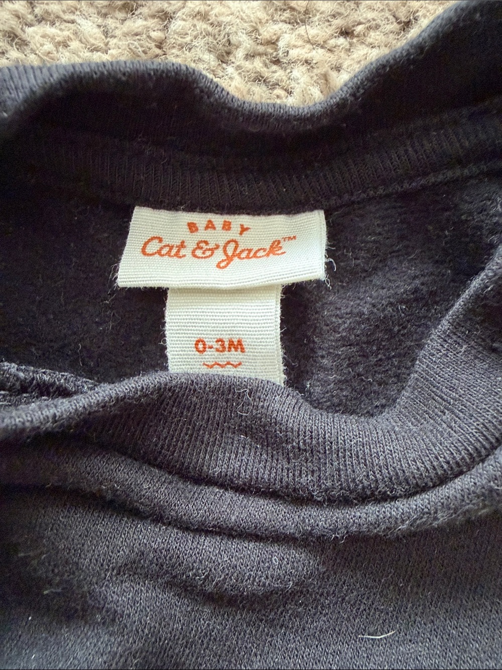 Cat & Jack Black Sweatshirt with White and Black Floral Leggings - Picture 3 of 3